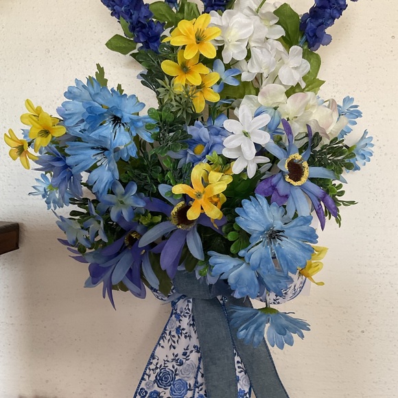 Hand Crafted Other - Wreath door hanger handmade stunning unique beautiful cute elegant spring